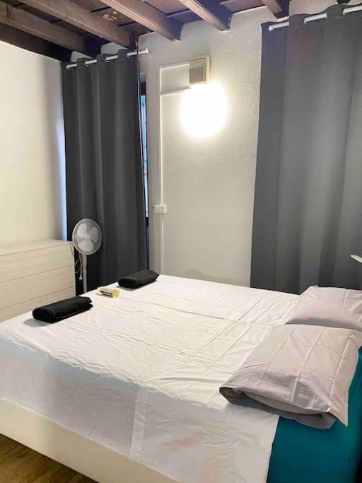 Low-Cost Teatro Romano Apartment Верона Екстериор снимка